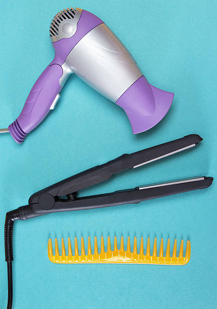 outils et accessoires de coiffure - brushing teeth photos et images de collection