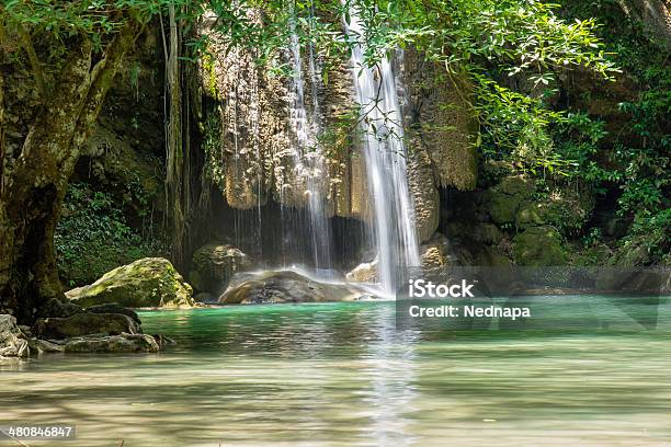 Cascadas De Erawan En Bosque Profundo Foto de stock y más banco de imágenes de Agua - Agua, Aire libre, Bosque