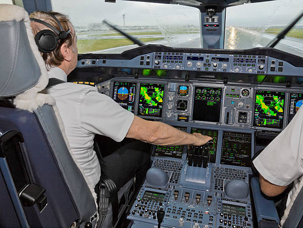 이륙 위해 처리됨 - airplane cockpit taking off pilot 뉴스 사진 이미지