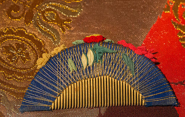 istock comb in Japanese silk style background 480864856