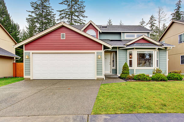 istock Classic house with garage and driveway. 480865908