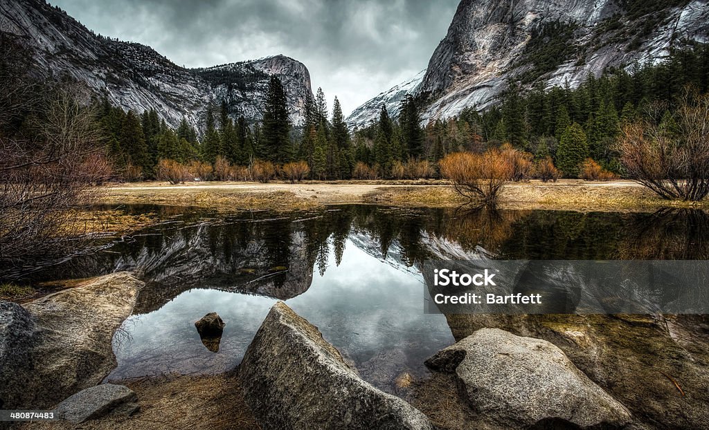 Reflets sur le lac - Photo de Californie libre de droits