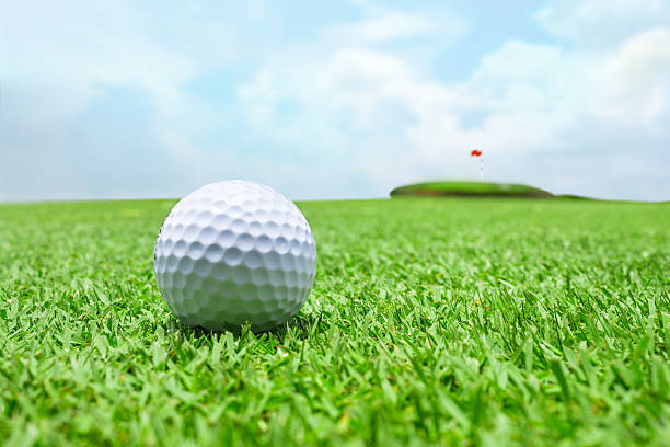 istock Golf ball on grass away from the hole 480875797