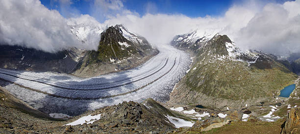 glaciar aletsch gracier, el más grande de la región de los alpes. - aletsch glacier fotografías e imágenes de stock