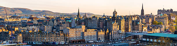 panorama centrum miasta edynburg-szkocja - calton zdjęcia i obrazy z banku zdjęć