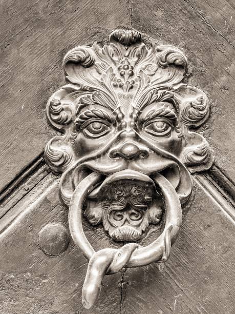 istock Vintage doorknob on antique door, background 480904059