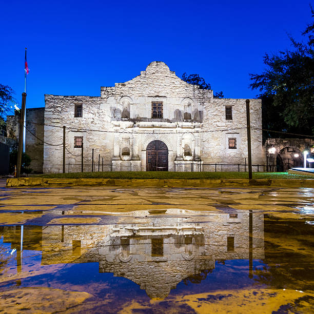 das historische alamo, den san antonio, texas. - travis county stock-fotos und bilder