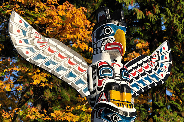 closeup of a totem closeup of a totem vancouver canada stock pictures, royalty-free photos & images