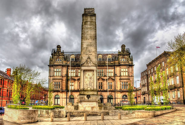 preston cenotaph, um monumento de soldados na guerra mundial - lancashire imagens e fotografias de stock