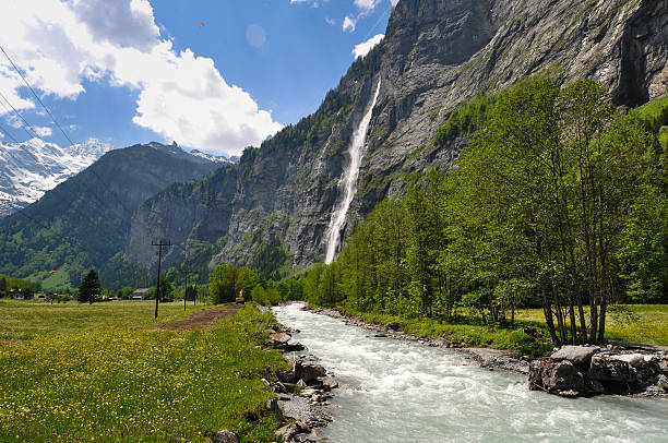 lauterbrunnen ヴァレイストリーム - jungfrau waterfall tree nature ストックフォトと画像