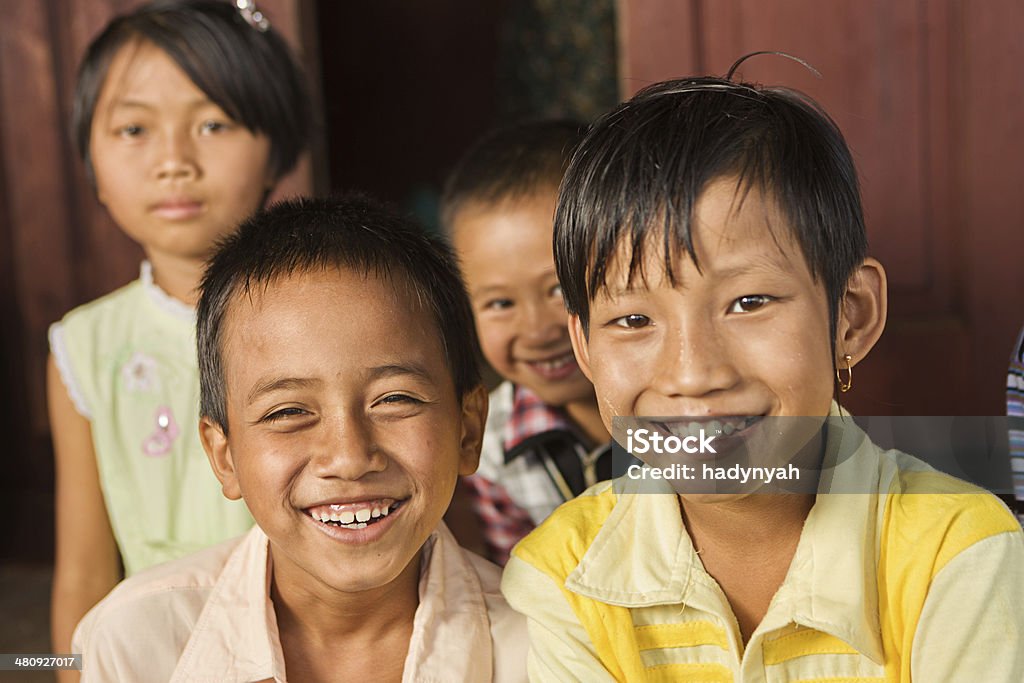 Grupo de crianças felizes Birmanês - Foto de stock de 4-5 Anos royalty-free