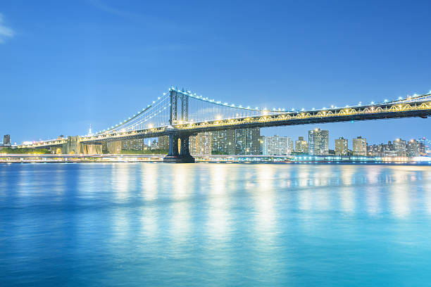 paisaje de la ciudad de nueva york en la noche - brooklyn bridge new york city angle brooklyn fotografías e imágenes de stock