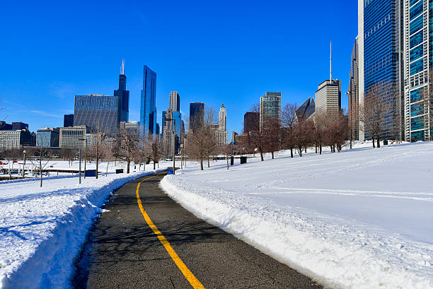 istock Jogging track and Chicago buildings 480941901