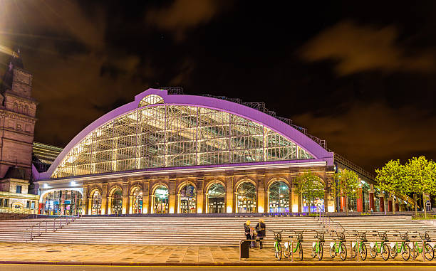istock Liverpool Lime Street Train Station at night - England 480950910