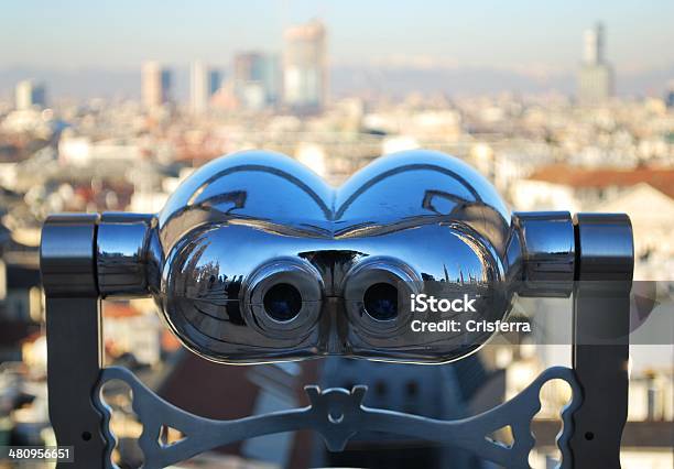 Telescopio Guardare Milano - Fotografie stock e altre immagini di Binocolo - Binocolo, Milano, Ambientazione esterna