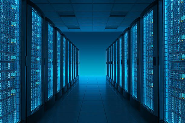 serveur dans un centre de données. - network server tower rack computer photos et images de collection