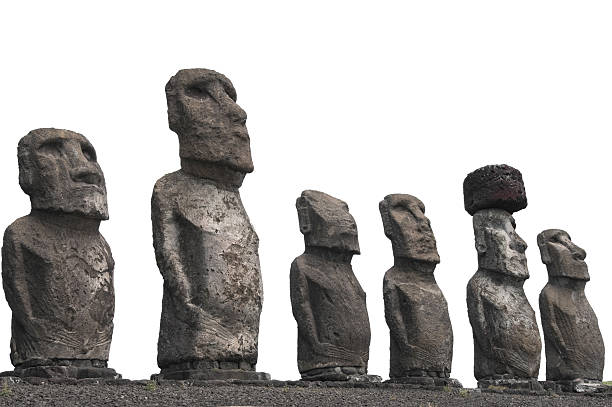 moais de ahu tongariki, ilha de páscoa (chile) - polynesia moai statue island chile imagens e fotografias de stock