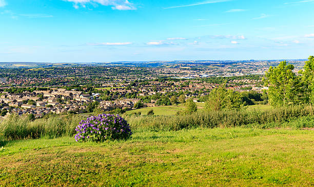 urbane und ländliche greenbelt grenze in bradford und west yorkshire - bradford england stock-fotos und bilder