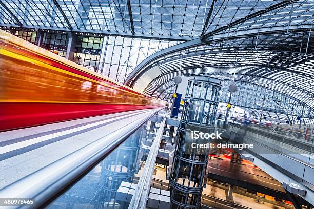 Zug In Berlin Stockfoto und mehr Bilder von Eisenbahn - Eisenbahn, Berlin, Bahnhof