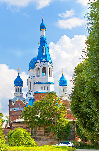 pokrova bozhiej materi de l'église orthodoxe de marienburg gatchina, en russie - monkhood photos et images de collection