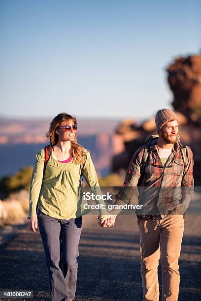 Moab Escursionismo Paio - Fotografie stock e altre immagini di Adulto - Adulto, Ambientazione esterna, Arenaria - Roccia sedimentaria