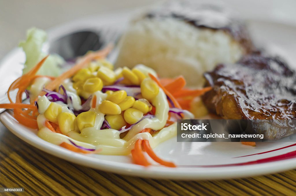 Salada de frango e o arroz. - Royalty-free Alface Foto de stock