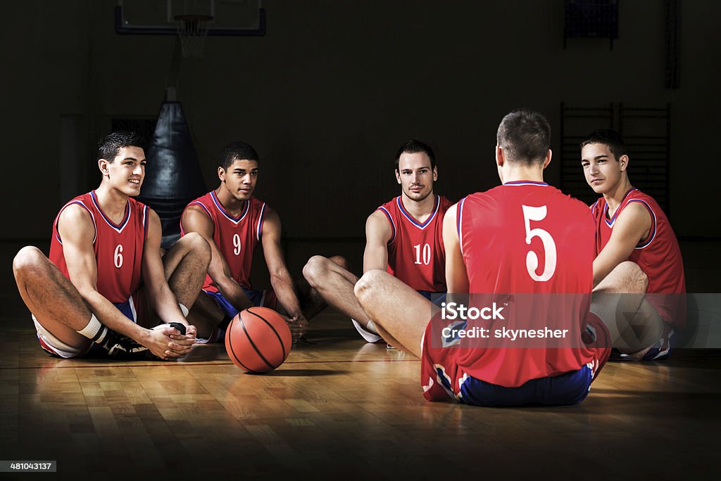 Básquetbol formación. - Foto de stock de Actividad física libre de derechos