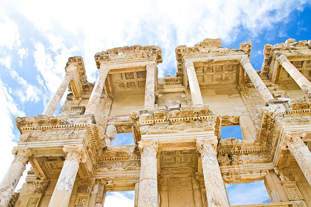 a biblioteca celsus - turkey tourist ephesus roman imagens e fotografias de stock