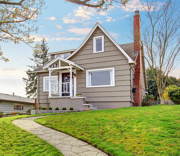 istock Adorable northwest home with perfect front yard. 481052052