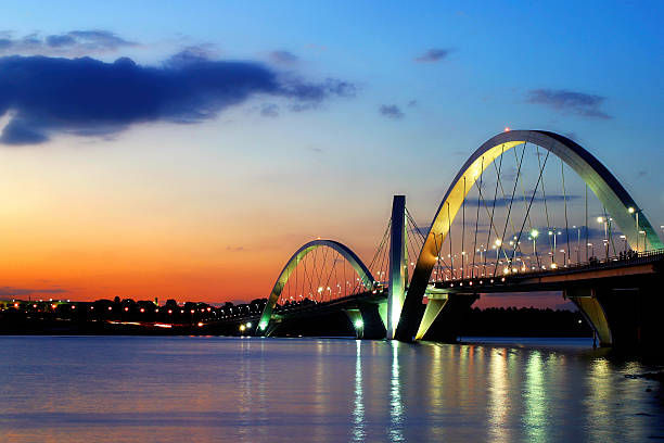 brasilia cerrado del atardecer de puente y jk - urban scene brazil architecture next to fotografías e imágenes de stock