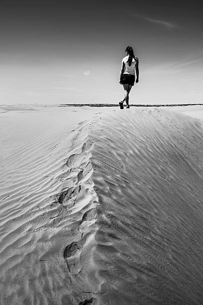 istock Girl on the desert 481056334