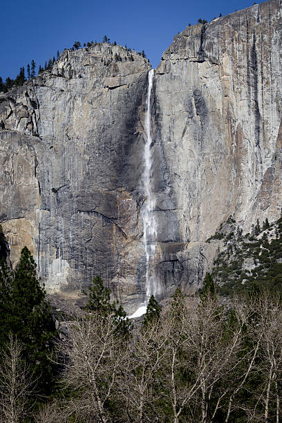 ヨセミテ滝の冬 - yosemite national park winter waterfall california ストックフォトと画像