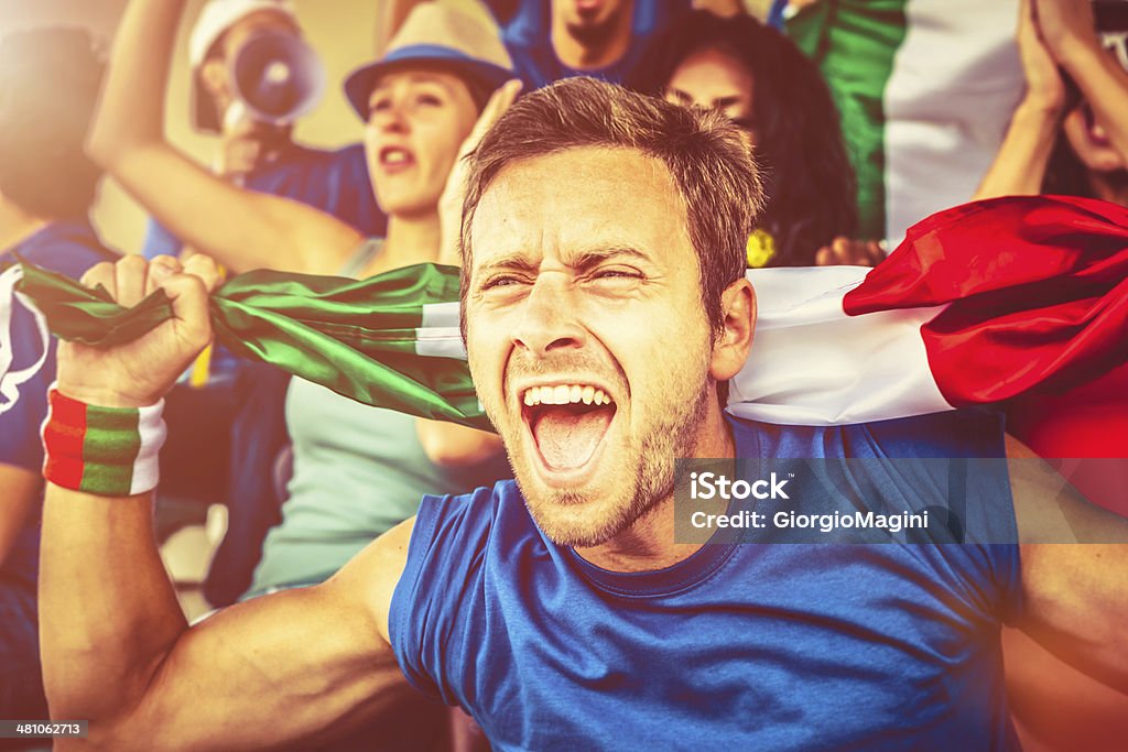 Italian adepto no estádio, campeonato de futebol - Foto de stock de Adulto royalty-free