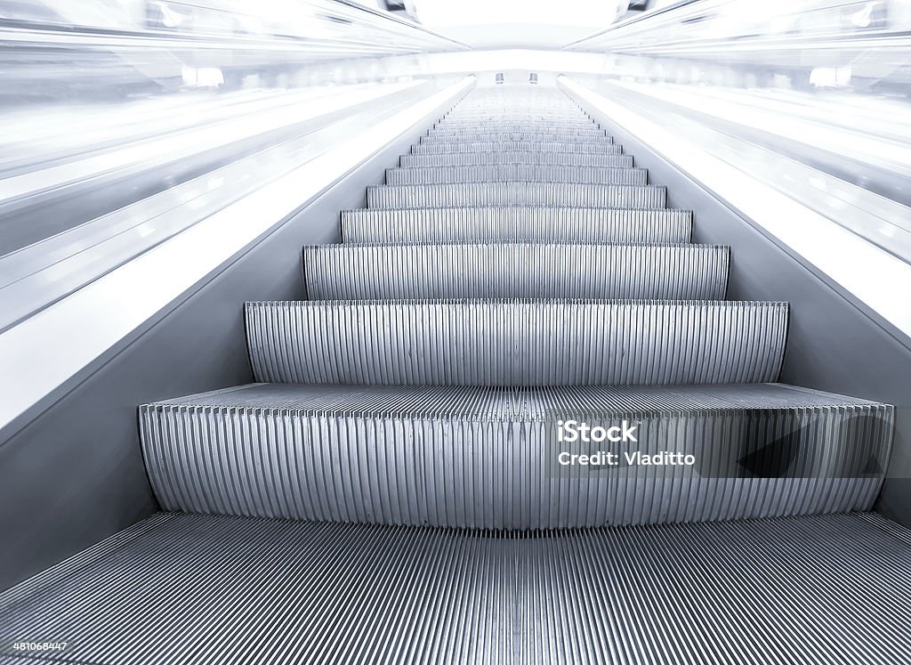 Azul escalera mecánica en movimiento - Foto de stock de Acero libre de derechos