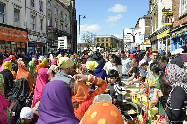 festival indiano gravesend kent - family child crowd british culture foto e immagini stock