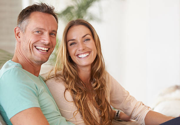 愛と笑い - 40s mature couple couple smiling ストックフォトと画像
