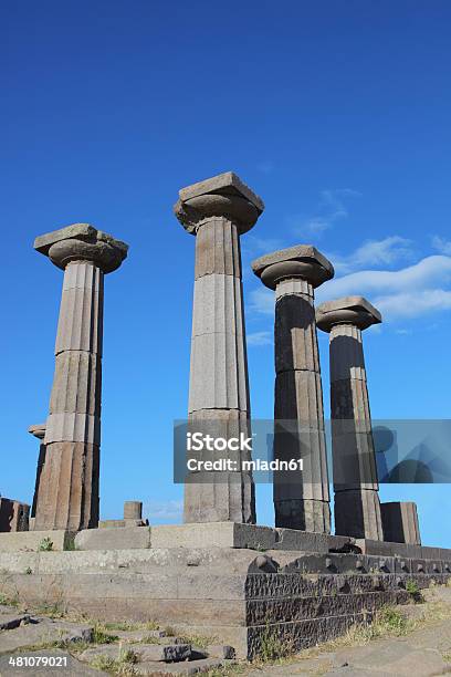Antiga Coluna - Fotografias de stock e mais imagens de Antiguidades - Antiguidades, Assos - Turkey, Capitel