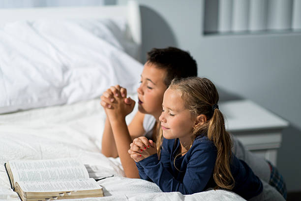 Praying Kids praying before bed. kids bedtime prayers stock pictures, royalty-free photos & images