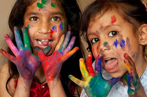 istock Two girls playing with colors 481086705