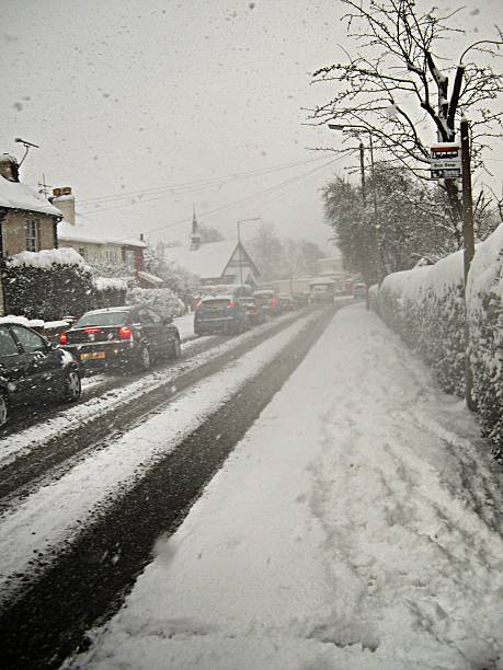 istock Traffic on a snowy morning 481090166