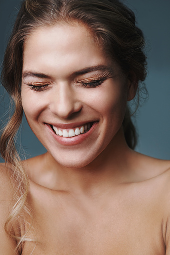 Cropped studio shot of a happy young woman with beautiful skinhttp://195.154.178.81/DATA/i_collage/pu/shoots/805301.jpg