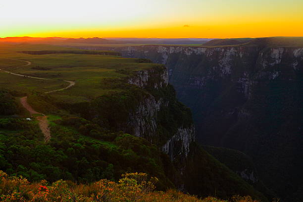 Canyon Fortaleza sunset in Rio Grande do Sul, Southern Brazil Please, you can see in the link below Landscapes of southern Brazil, border with Uruguay and Argentina: beautiful pampa gaucho, fields, sunsets, sunrises, canyons, estancias (ranch, farms) and much more!! canyon itaimbezinho rio grande do sul santa catarina southern brazil stock pictures, royalty-free photos & images