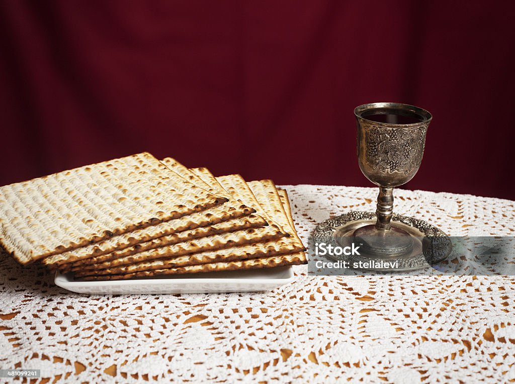 Passover- Matzo e vino - Foto stock royalty-free di Seder di Pesach