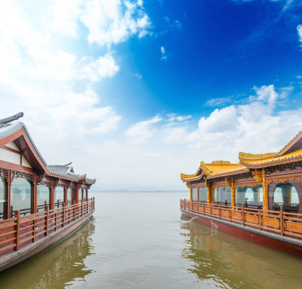 istock Traditional ship at the Xihu (West lake), Hangzhou, China 481101632
