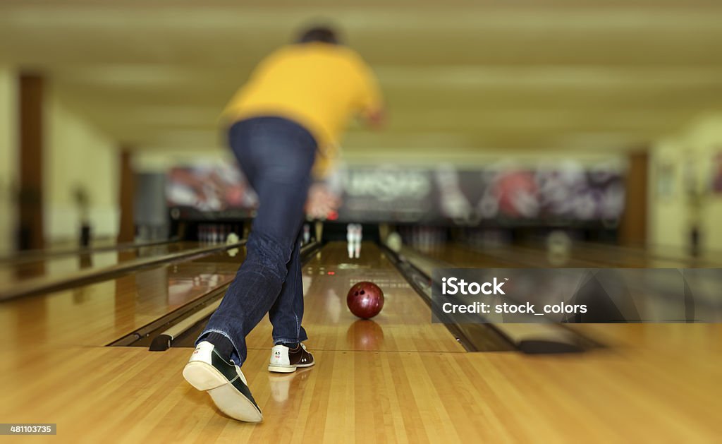 Tempo di bowling - Foto stock royalty-free di Adulto