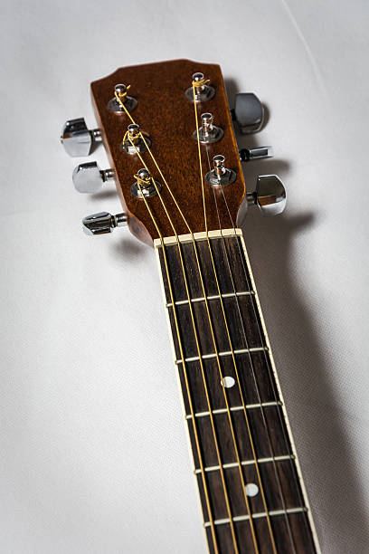 close up of акустическая гитара головы и гриф гитары. - musical instrument string flash стоковые фото и изображения