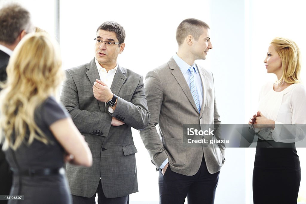 Gente de negocios discutiendo. - Foto de stock de 30-39 años libre de derechos