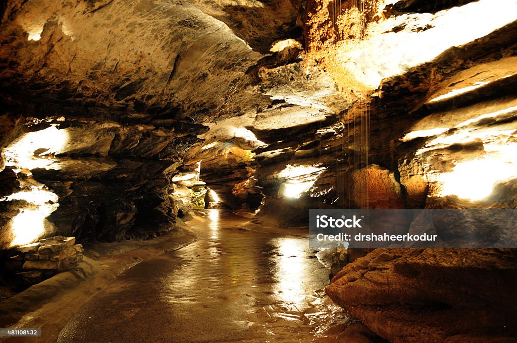 Cavernas no País de Gales, Reino Unido - Foto de stock de Gruta - Características da terra royalty-free