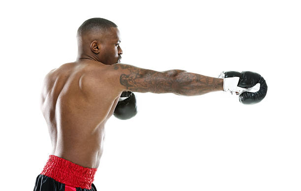 вид сбоку-боксеры ударять кулаком - muscular build men tattoo human arm стоковые фото и изображения