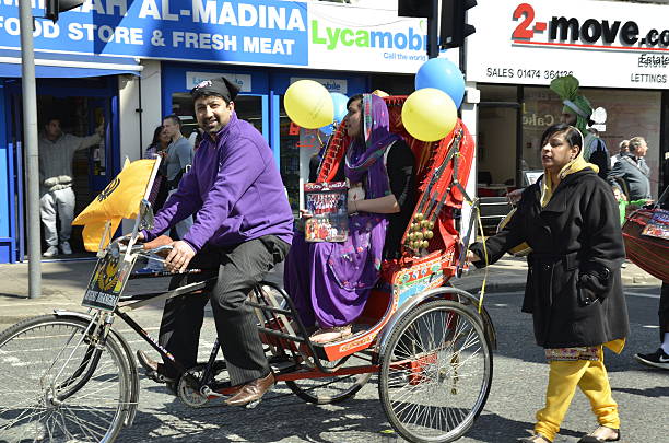 festival indiano gravesend kent - family child crowd british culture foto e immagini stock